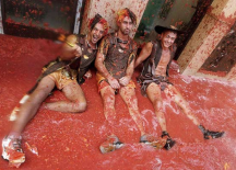 World’s Biggest the Tomatina fight in Bunol and Spain