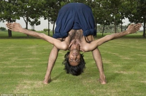 Featured - Incredibly Flexible Person On The Planet Incredibly Flexible Person On The Planet (4)