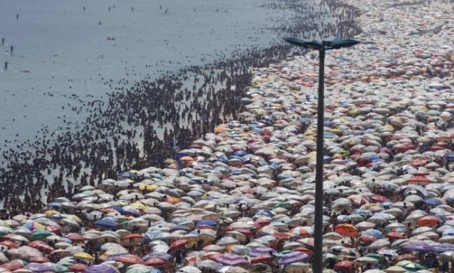 WTF - WTF Pictures - January 05, 2015 Ipanema Beach, Rio de Janeiro today. Thermal sensation of 116ºF