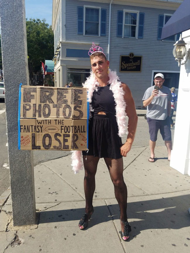 Photos - Funny Pictures – August 28, 2016 Don't lose your fantasy football league