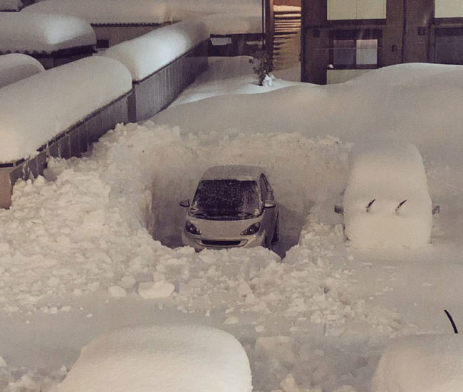 car-in-snow-650x551.jpg