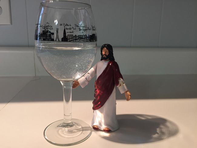 Jesus Turns Water to Wine