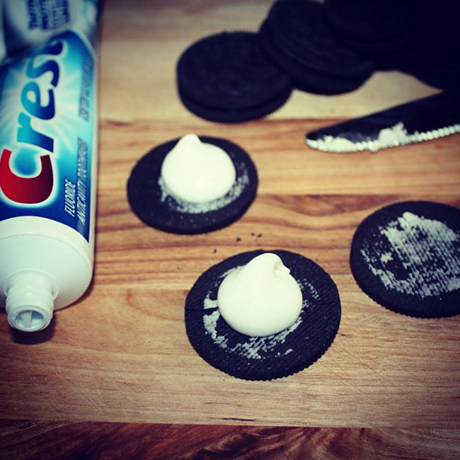 Toothpaste Filled Oreos