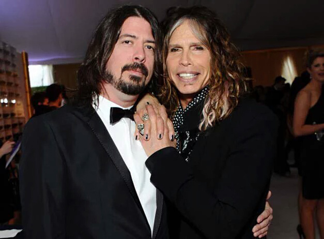 I wish I was as close with my mom as Dave Grohl is with his