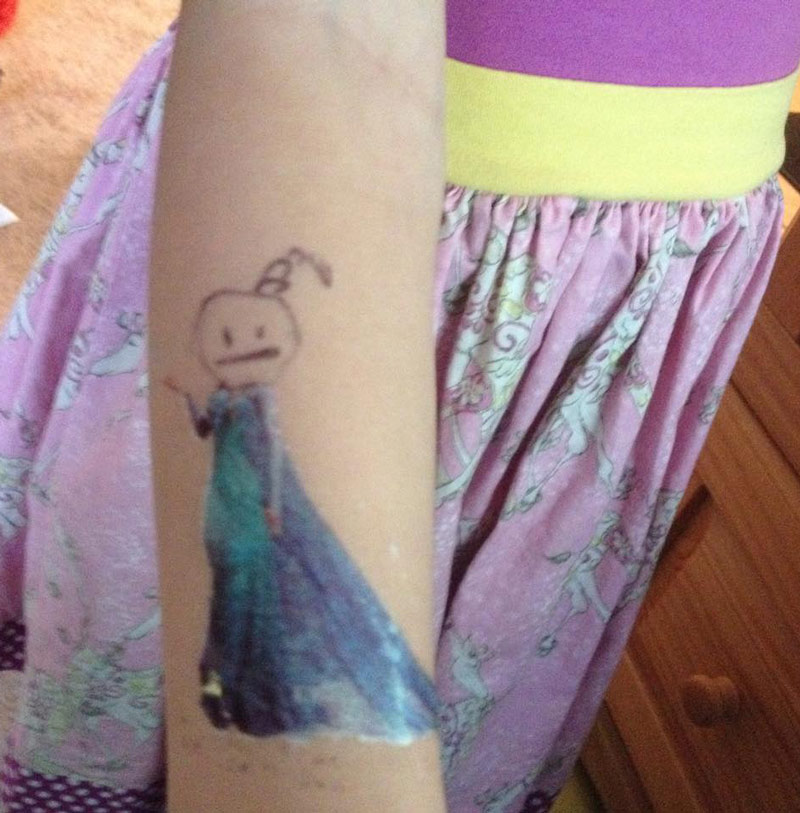 When the temporary Frozen tattoo disintegrates, artistic dad improvises