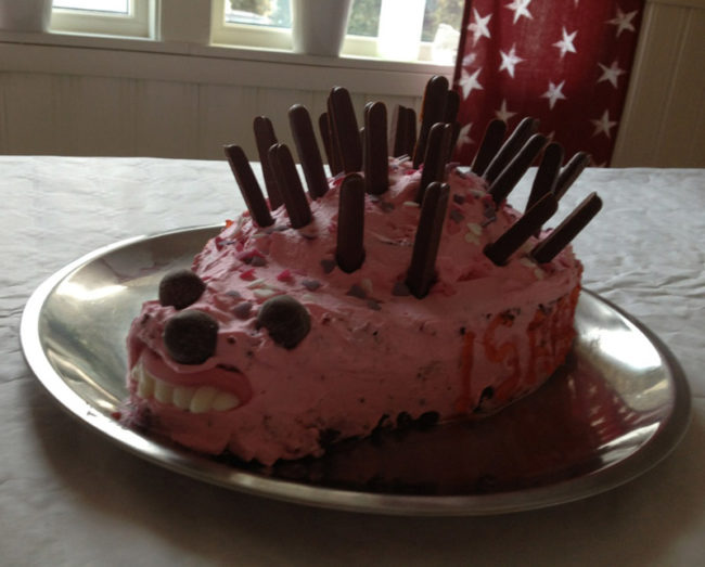 My girlfriend made a cake for her daughters birthday party. One of the kids started crying because it was so ugly