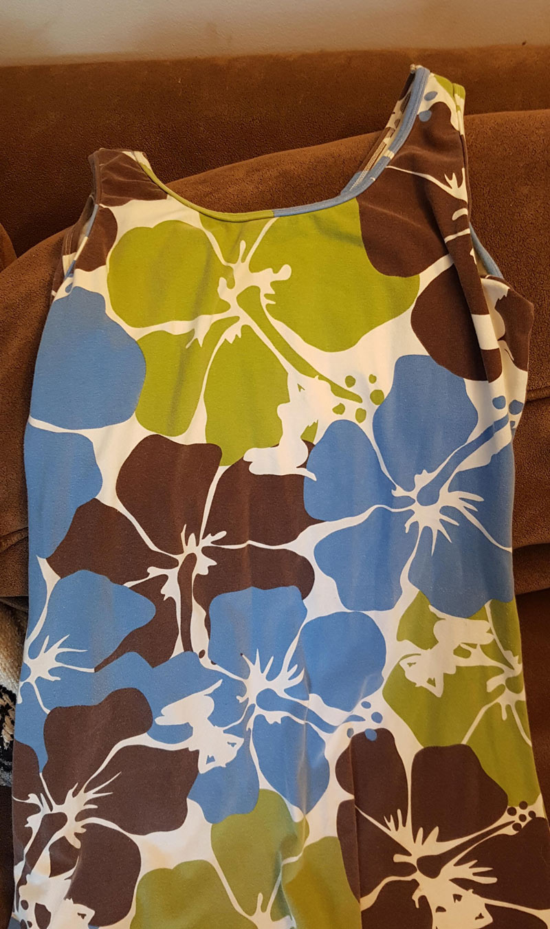 My mom has been wearing this summer dress for years and no one noticed the pattern until now...