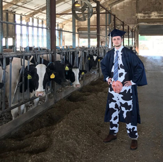 My friend recently graduated with a degree in animal science. Don't think I've ever seen a better grad picture