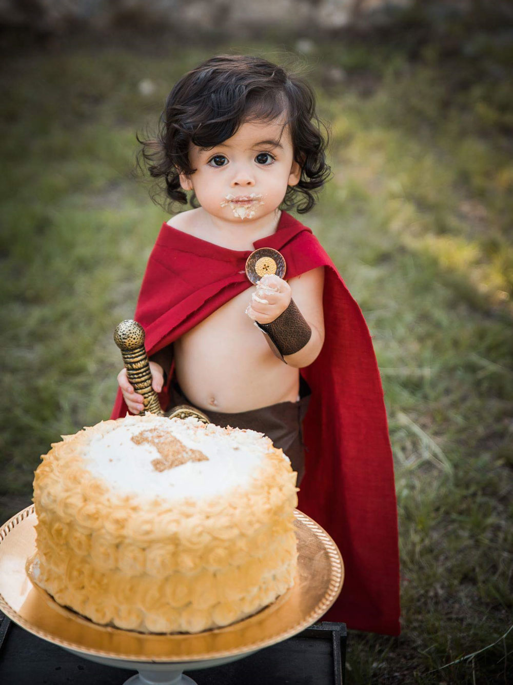 My son's name is Leonidas Adrian and here is how his cake smash pictures went