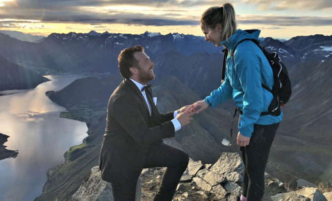 Norwegian guy brought a suit to a mountain to propose properly to his girlfriend