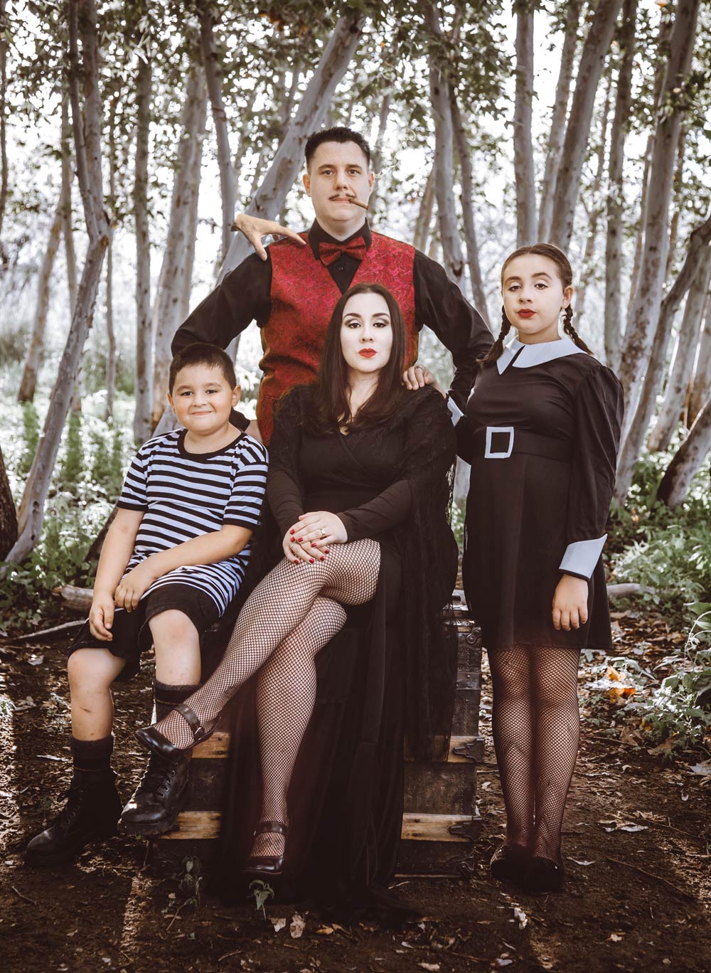 Just your typical family photo | Odd Stuff Magazine