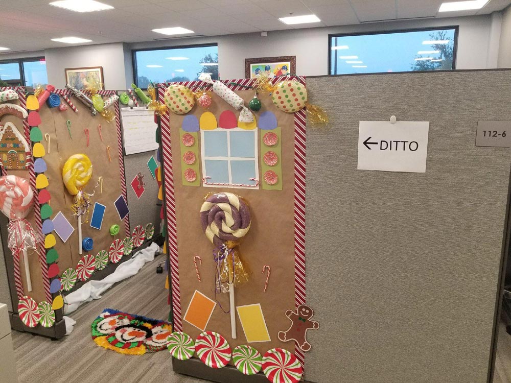 My Mom's office had a decorating contest for their cubicles. My mom's on the left, but I think her neighbor deserved the win