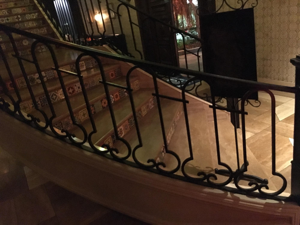 Just finished dinner and noticed the railing on this stairway