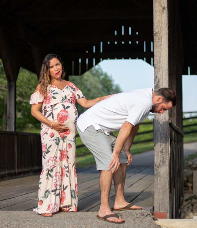 Father-to-be arrived hung over to the maternity shoot