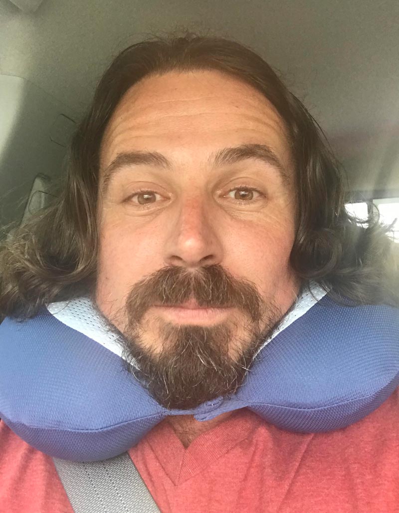When your travel pillow makes you look like Shakespeare