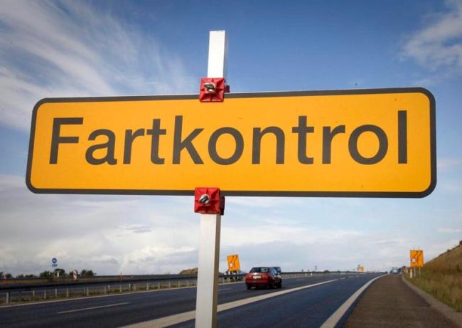 Apparently “Fart kontrol” means speed check in Danish