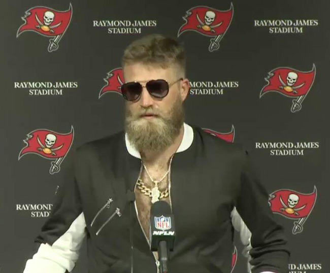 Ryan Fitzpatrick looks like Conor McGregor’s alcoholic older brother