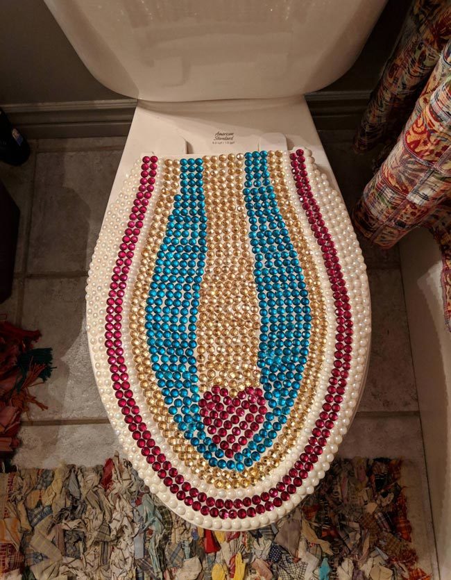 My mom decorated our toilet lid