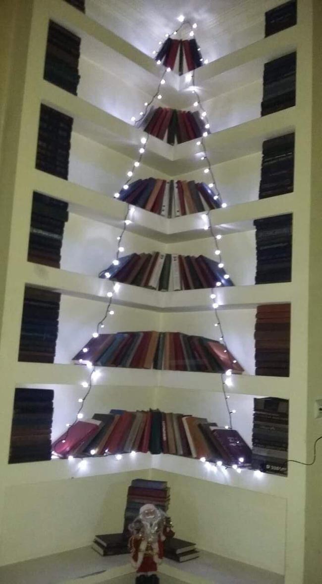Book-Christmas-tree.jpg