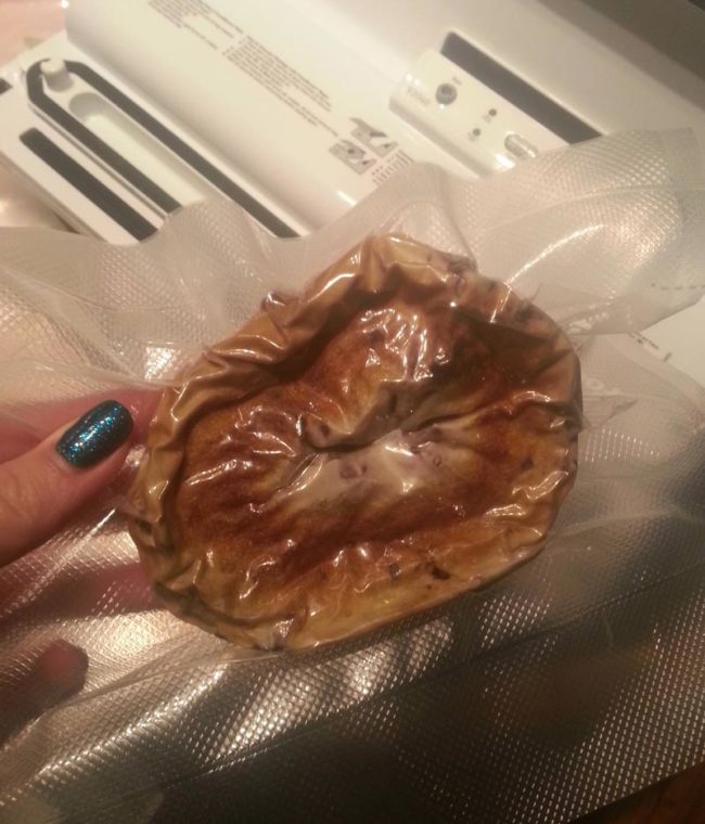 The answer is no. You should NOT vacuum pack bagels