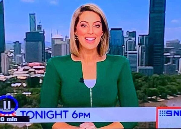 The news anchor’s neck/chest is peeing