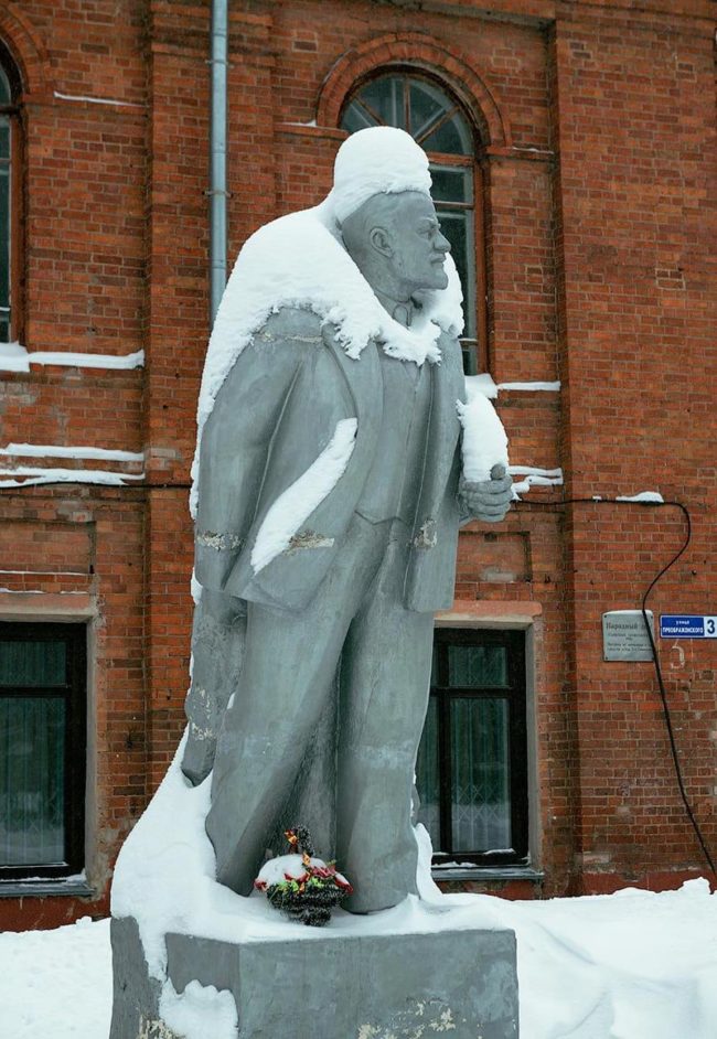 The snow makes it look like somebody is hugging Lenin