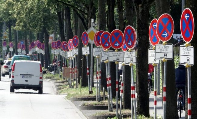 My town put up 161 No Parking signs on 400m of street. Nothing can beat German bureaucracy