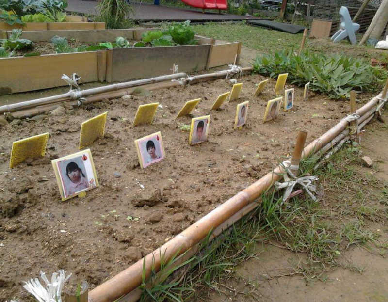 This Taiwanese teacher probably shouldn't have labeled each kid's plant with their pictures