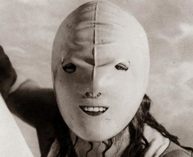 This full face swimming mask from 1928