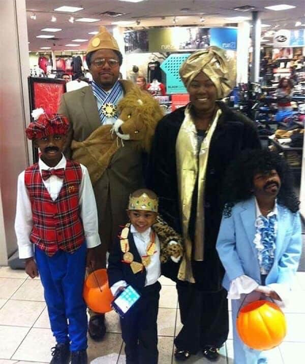 This family’s costumes are everything that is right with Halloween
