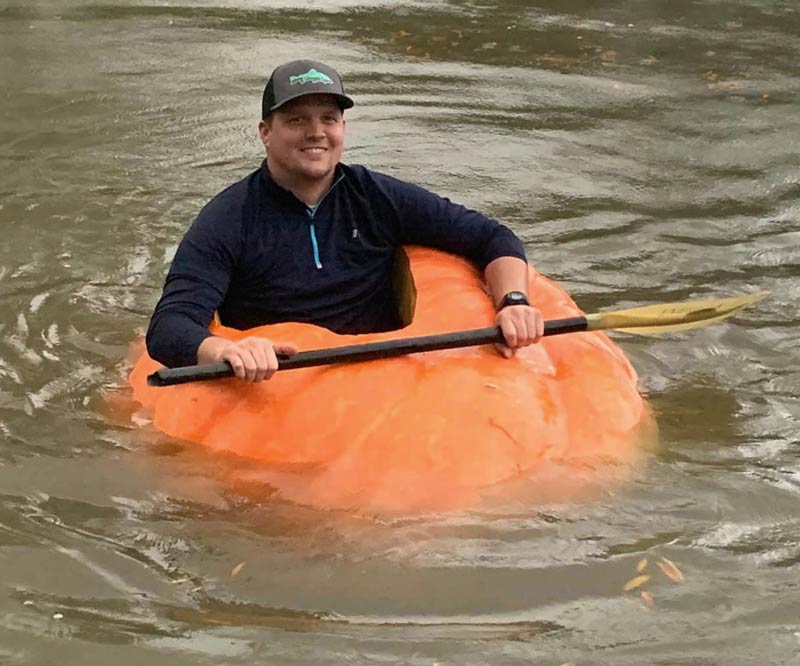 910-pound pumpkin boat