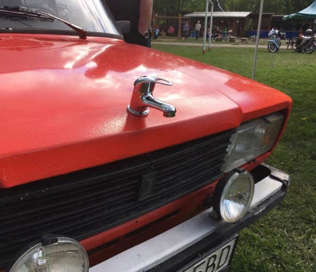 This hood ornament
