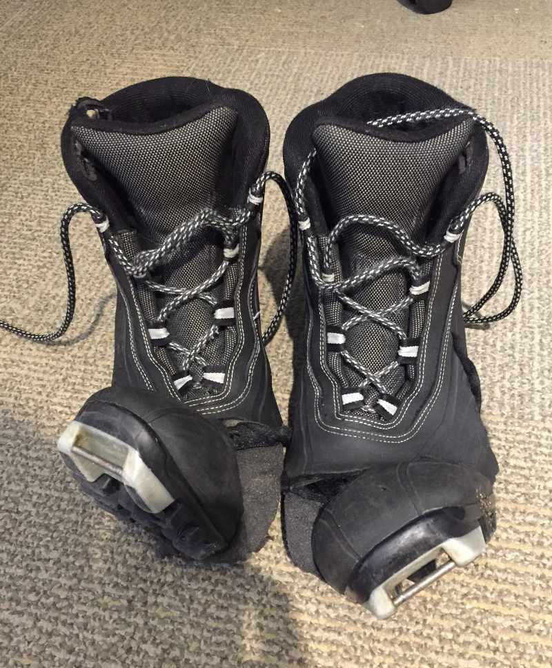 I work at a place where we lend ski equipment. Here are a pair of boots from someone that fell