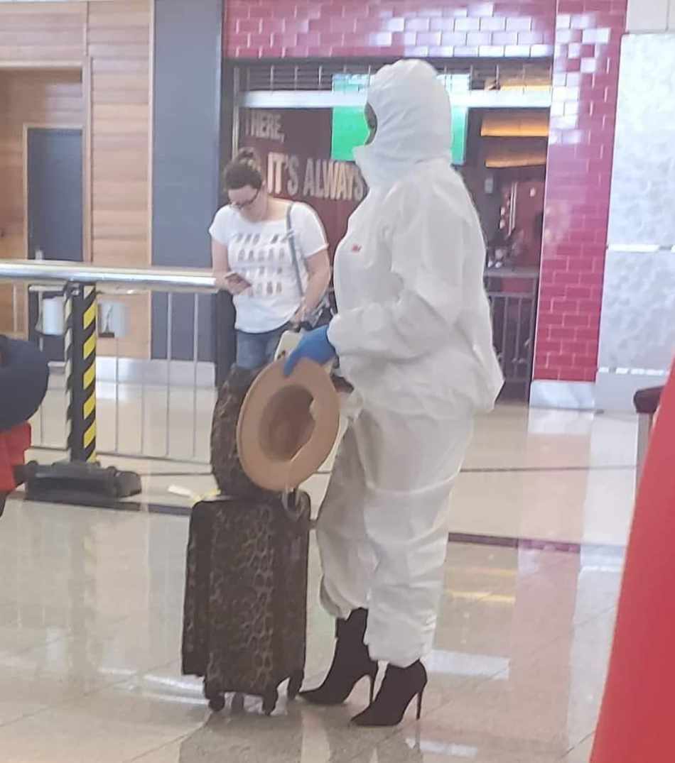 Those shoes really make the outfit pop.. Spotted in Atlanta airport