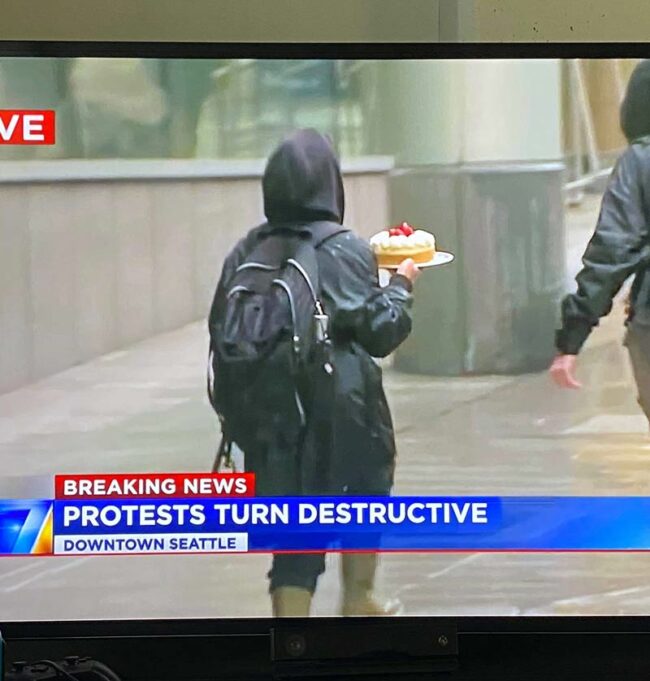 Seattle protesters looted a Cheesecake Factory