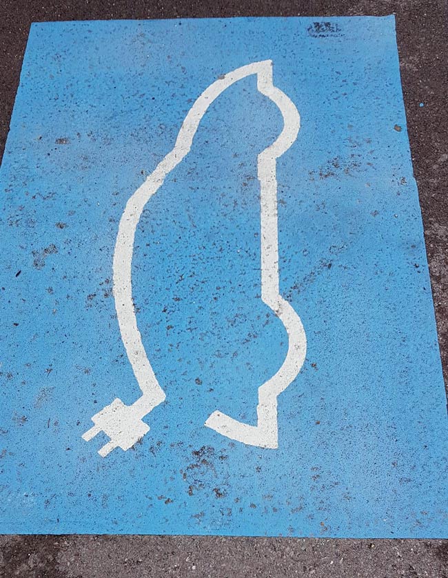 Parking space for a cat with a weird shaped tail?
