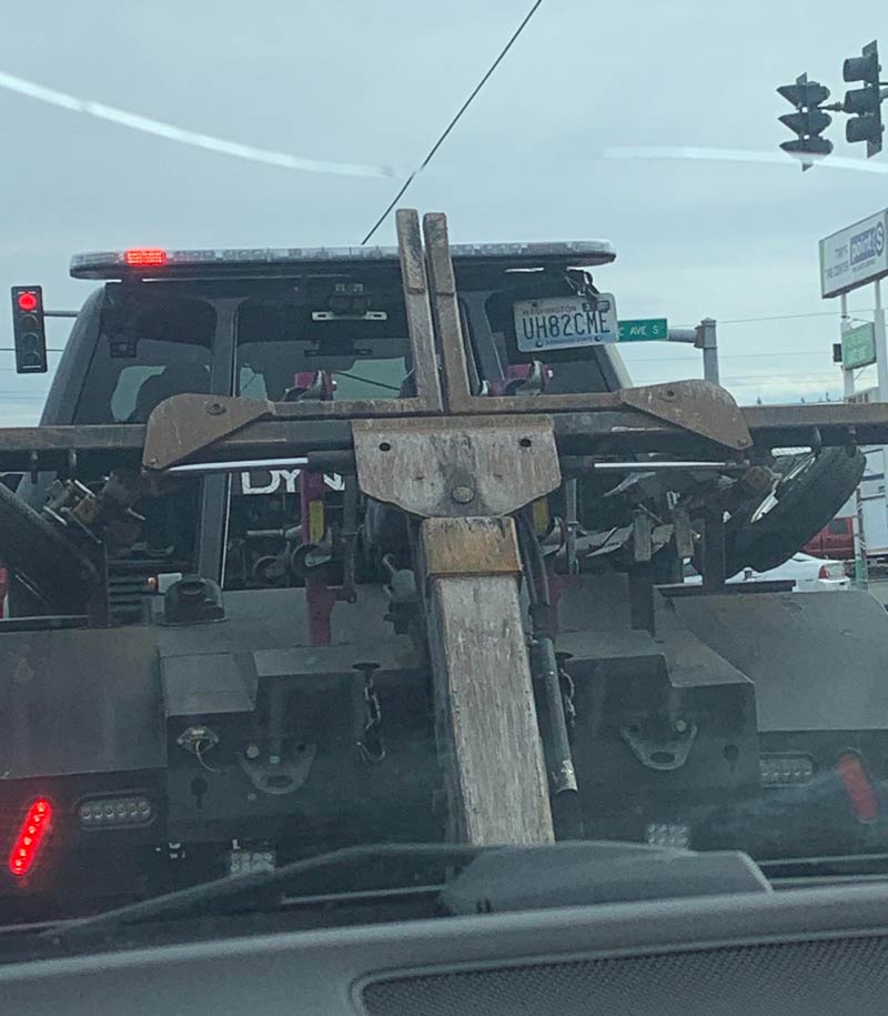 Quite the fitting license plate for a tow truck