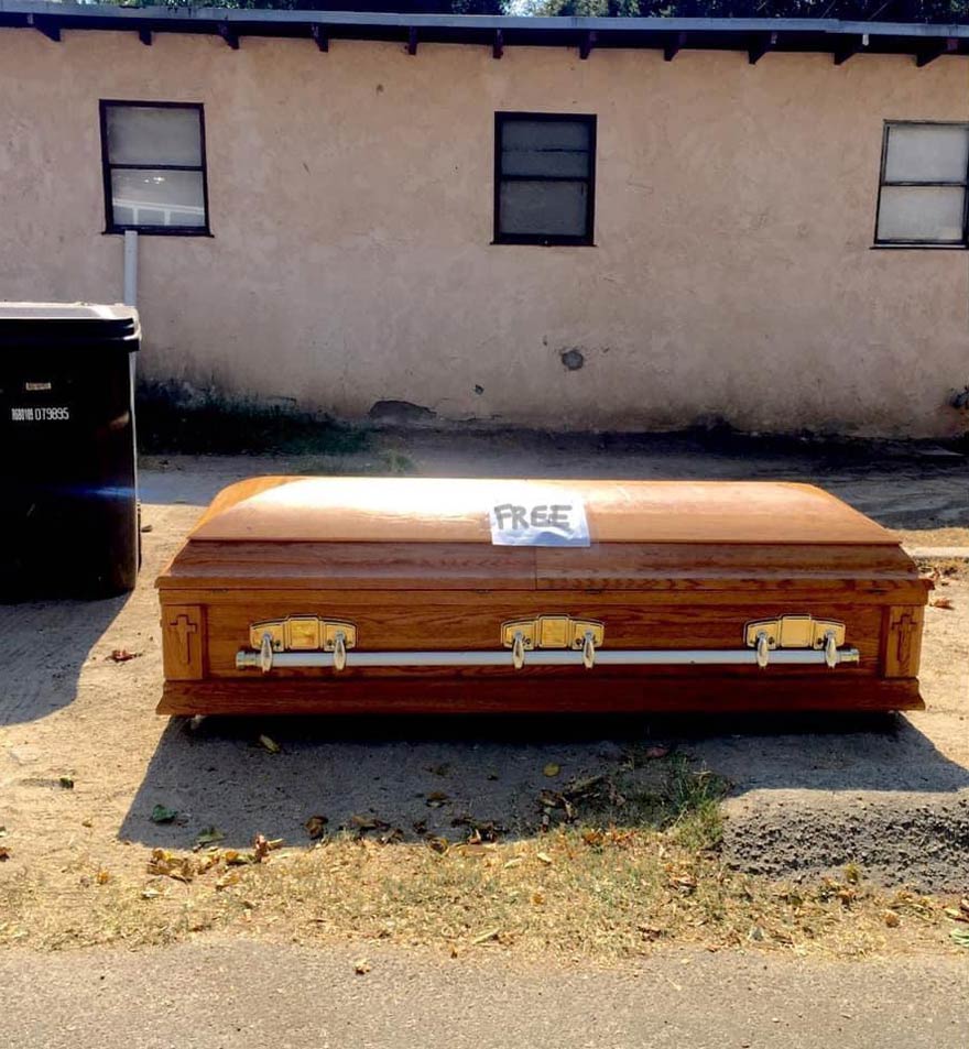 Free coffin