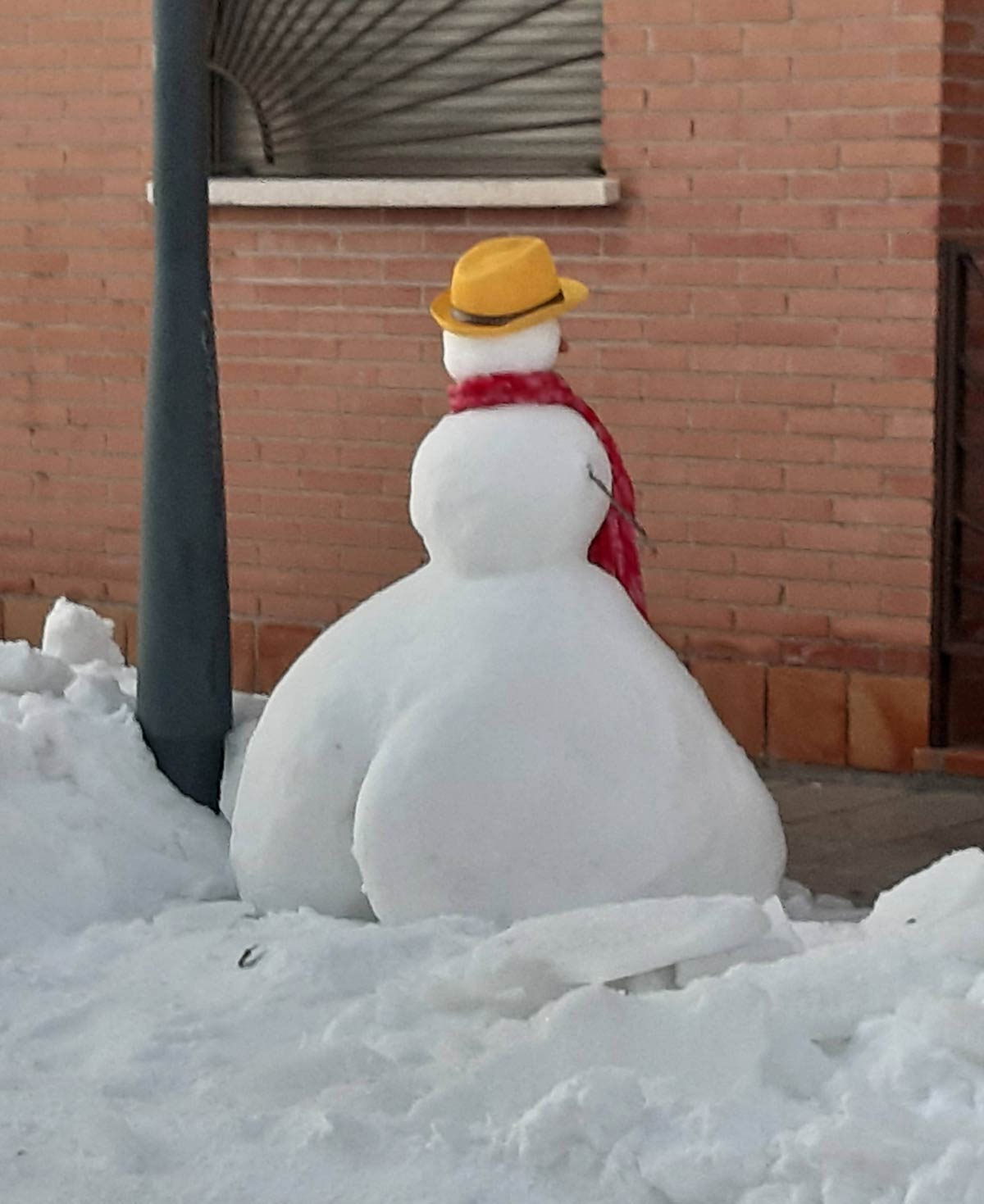 Thick snowman, seen in Spain