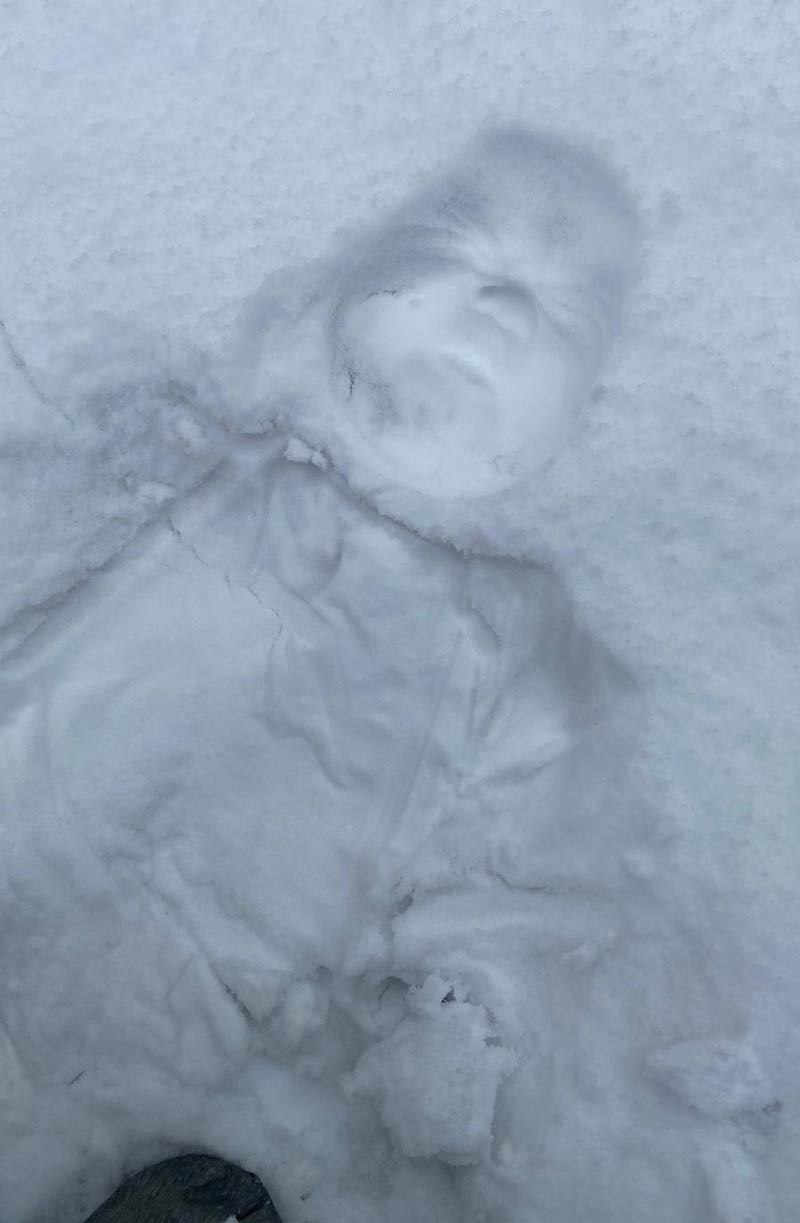 Took my kid out in the snow, he fell and left this perfect imprint