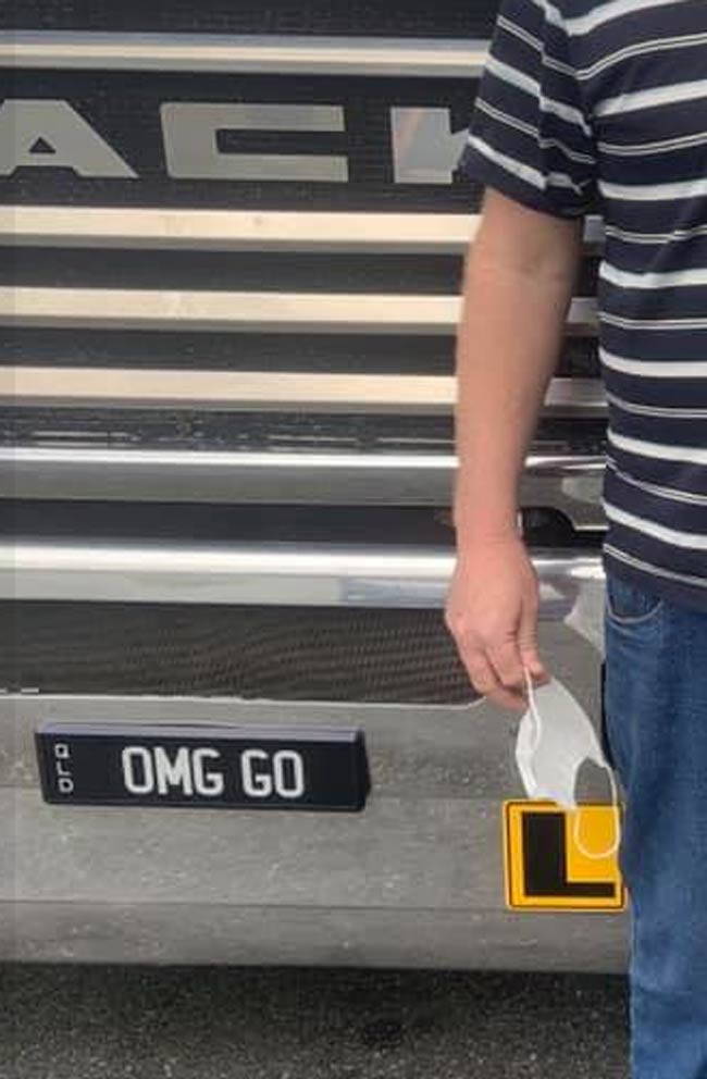 Number plate for a truck driving school