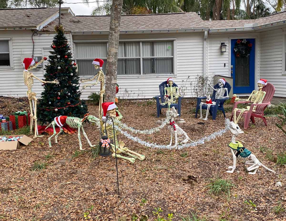 Neighbor kept their Halloween decor up and turned it into a heartwarming holiday scene