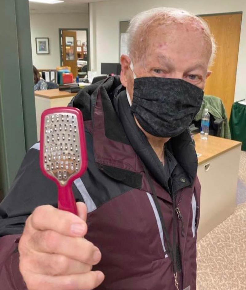 A substitute at my former high school walks around with this and tells students to “Have a grate day!”