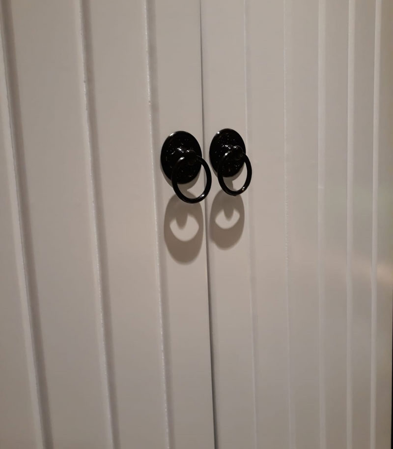 The shadows of these handles made eyes
