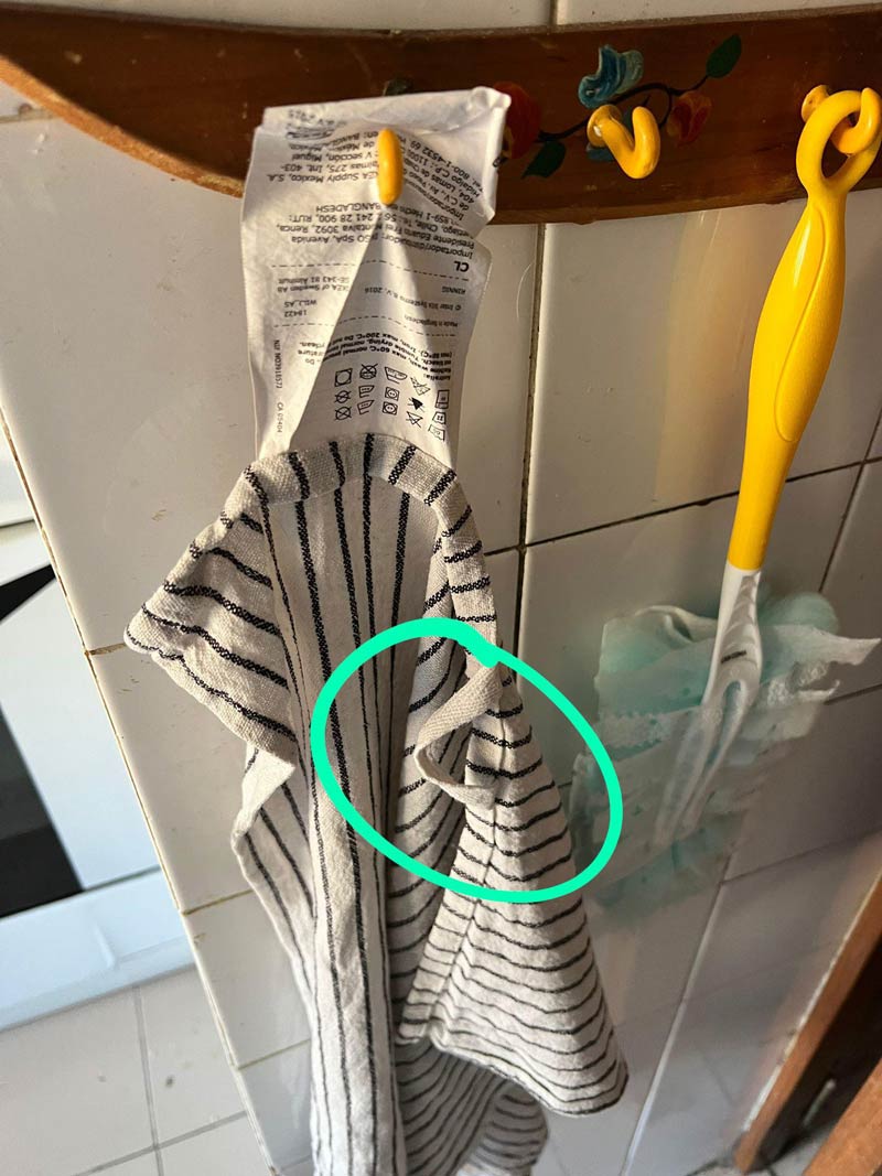 Came to the kitchen to find that my boyfriend hung the towel like this