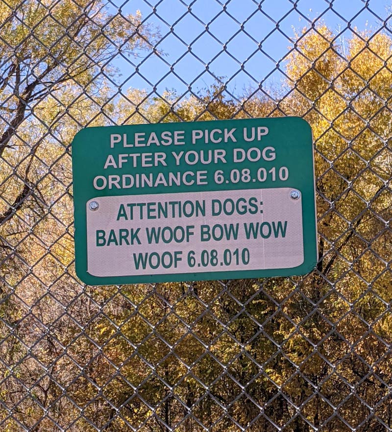 Public park sign in English and Dog (Manitou Springs, Colorado)