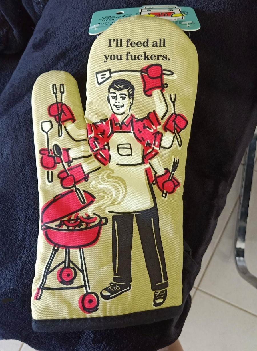 This oven mitt I bought my mum for Christmas knows exactly how she'll spend Christmas Day