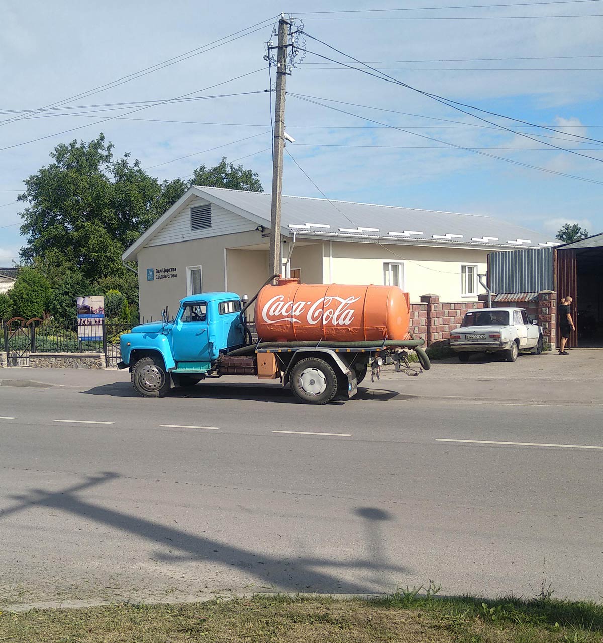Local sewer cleaner truck