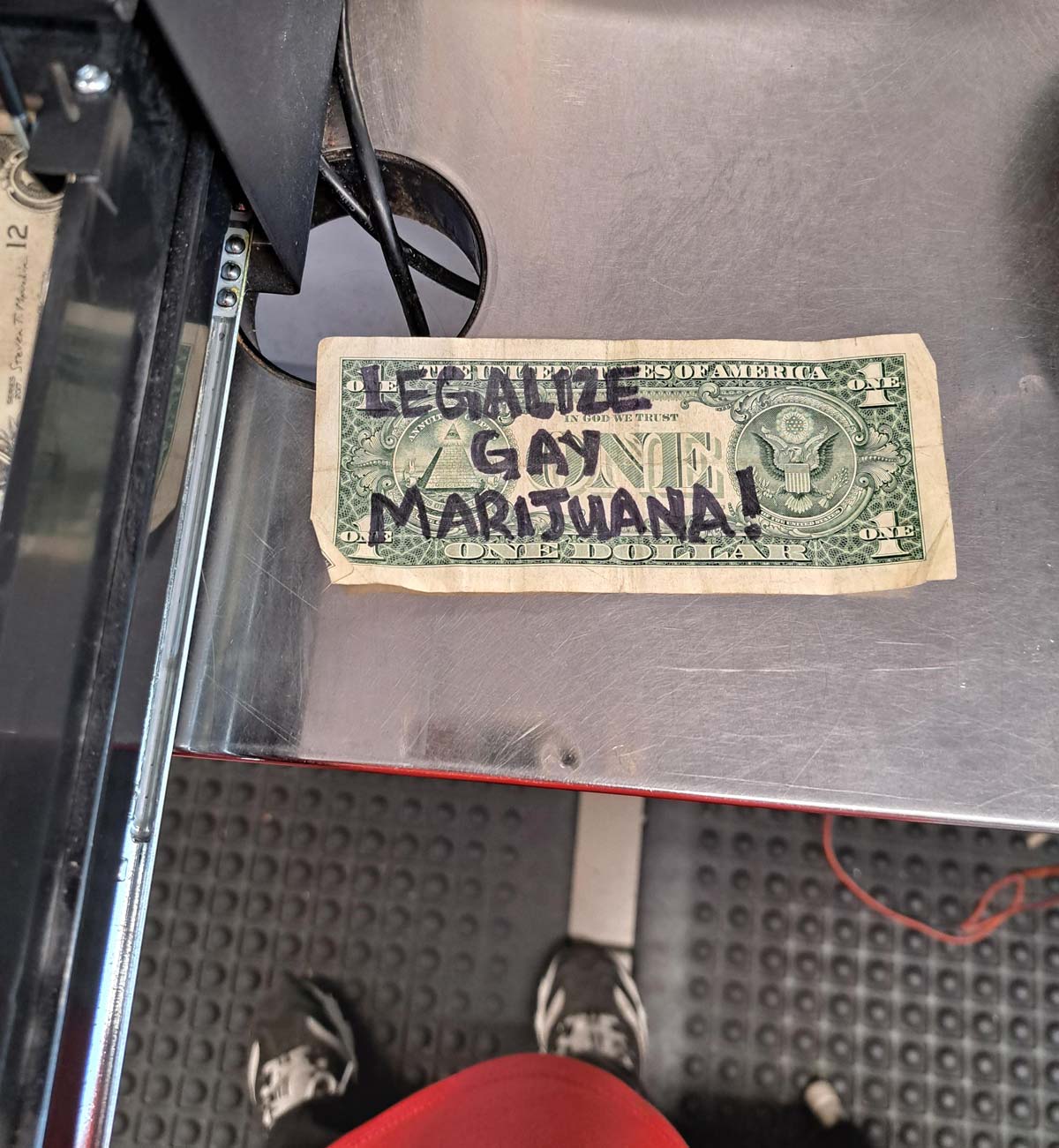 I'm a cashier and someone just paid with this