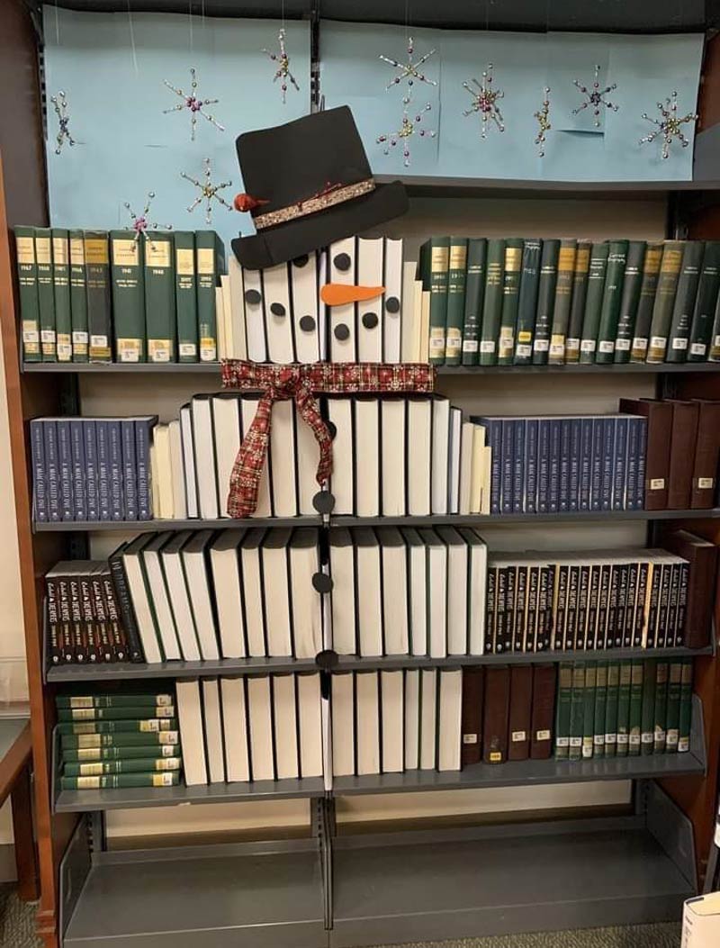 Snowman Bookshelf